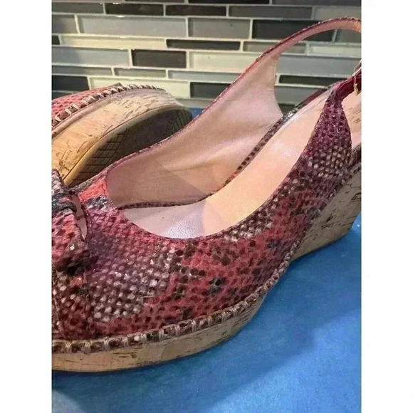 Stuart Weitzman Women’s 6.5 Red Snakeskin Peep Toe Sling Back Cork Wedge Heels - Picture 10 of 11